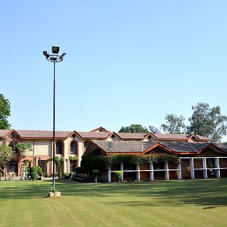 Ashok Country Resort Gurgaon Exterior photo